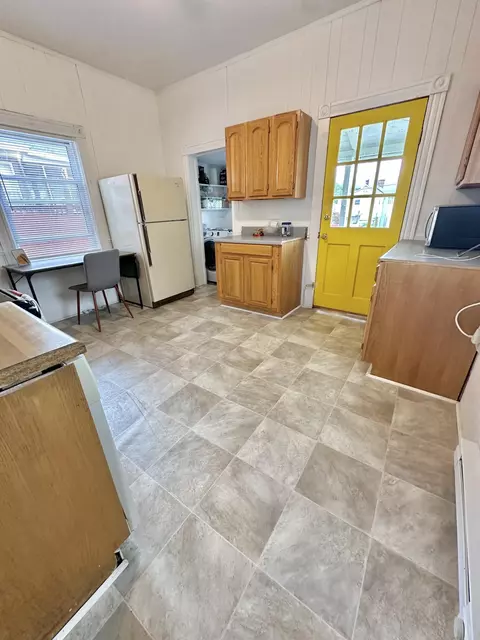 Kitchen - 327 E Hawthorne St, Covington, VA 24426 photo 5 of 5