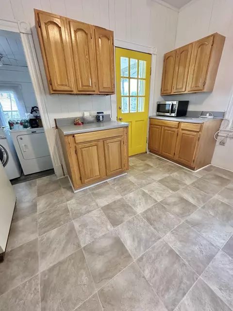 Kitchen - 327 E Hawthorne St, Covington, VA 24426 photo 3 of 5