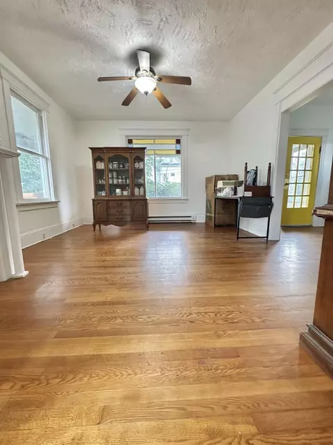 Living - 327 E Hawthorne St, Covington, VA 24426 photo 1 of 2