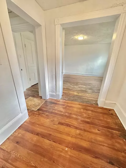 Entry Way - 327 E Hawthorne St, Covington, VA 24426 photo 2 of 2