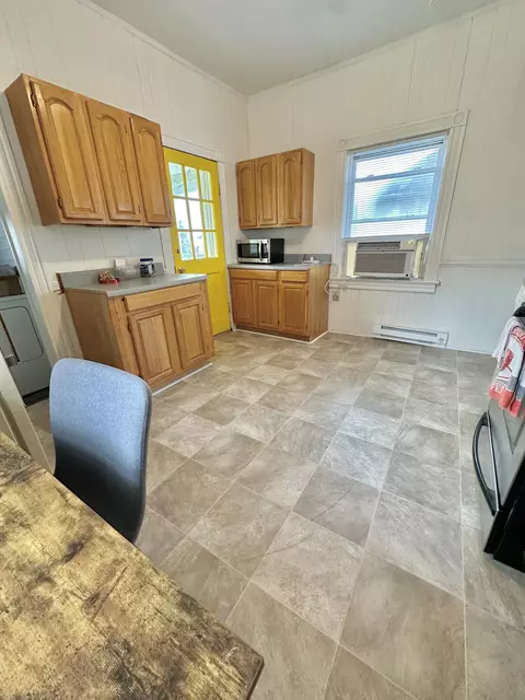 Kitchen - 327 E Hawthorne St, Covington, VA 24426 photo 4 of 5