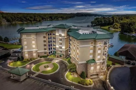 100 Bridgewater Pointe Pl #404, Moneta, VA 24121