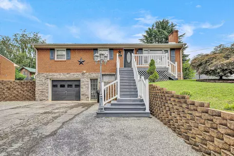 635 Ridgecrest Dr, Roanoke, VA 24019