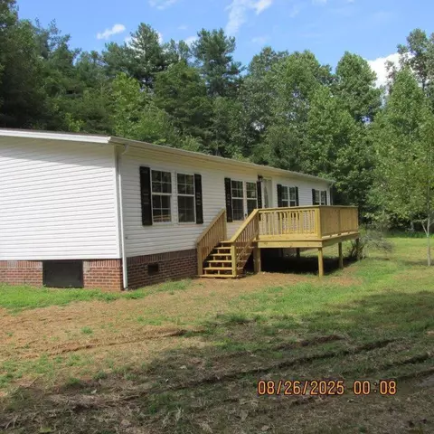 204 Chestnut Oak Ln, Rocky Mount, VA 24151
