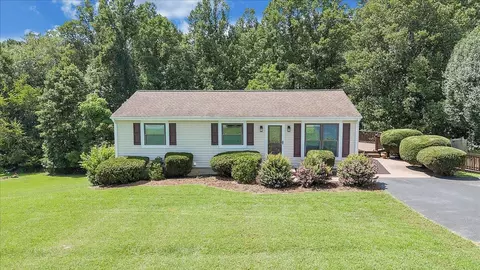 211 Crestbourne Dr, Goodview, VA 24095