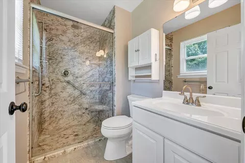 Bath - 211 Crestbourne Dr, Goodview, VA 24095 photo 2 of 4