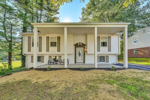 723 Finney Dr, Vinton, VA 24179