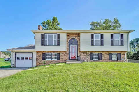 5459 N Lake Dr, Roanoke, VA 24019