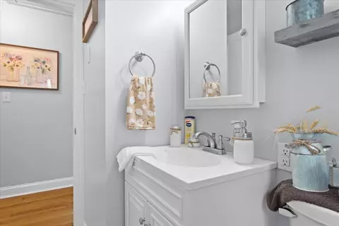 Bath - 218 Post Rd, Roanoke, VA 24019 photo 2 of 2