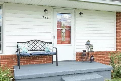Exterior - 218 Post Rd, Roanoke, VA 24019 photo 3 of 7
