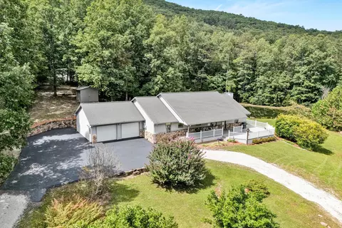 228 Artesian Ln, New Castle, VA 24127