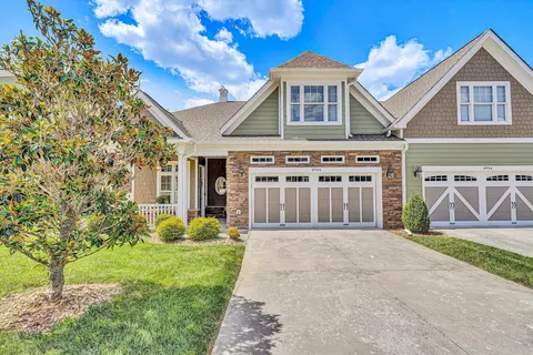 4944 Towne Dr, Roanoke, VA 24018