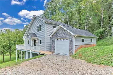 Exterior - 2011 Deepwoods Rd, Hardy, VA 24101 photo 13 of 22