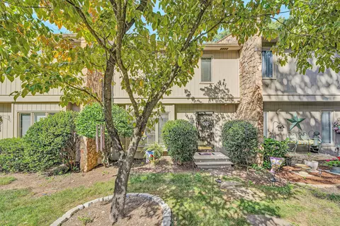 3516 Stonehenge Sq, Roanoke, VA 24018