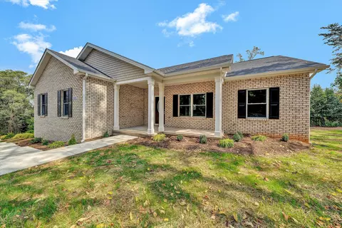 2002 Plateau Rd SE, Roanoke, VA 24014