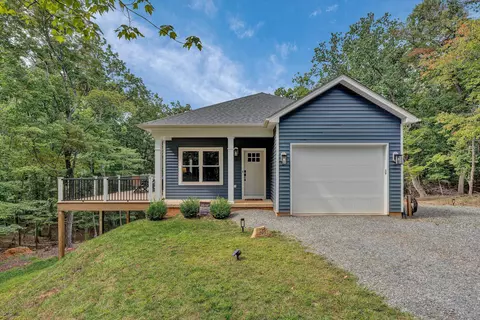 205 Deerwood Dr, Huddleston, VA 24104