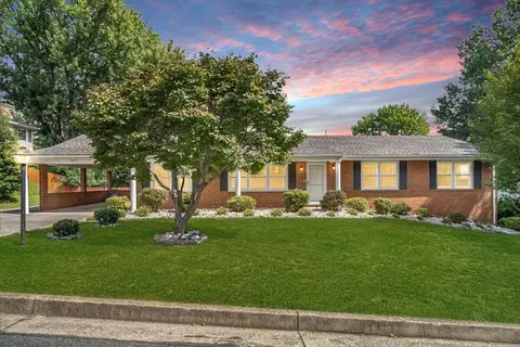 5821 Littlehorn Dr, Roanoke, VA 24018