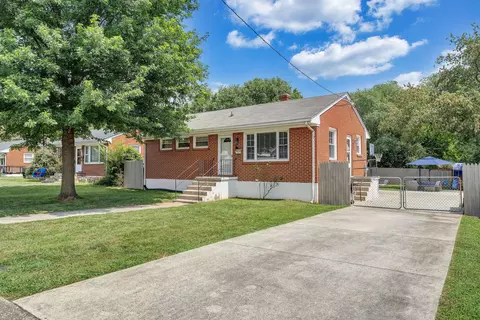 2817 Bradley St NE, Roanoke, VA 24012