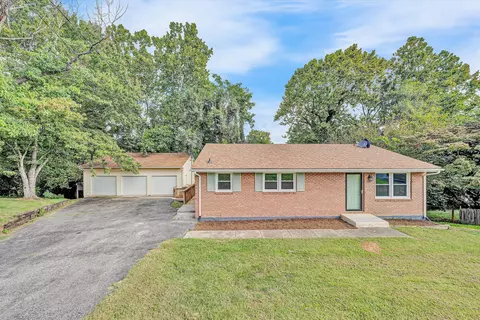 845 Pinewood Dr NW, Roanoke, VA 24017