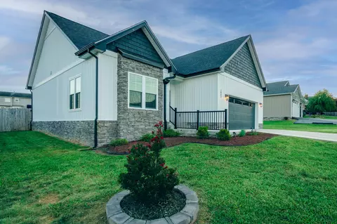 1802 W Ruritan Rd, Roanoke, VA 24012