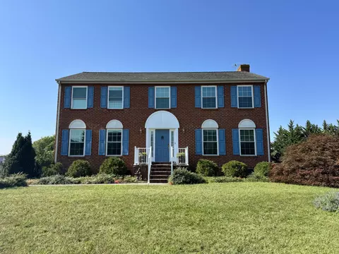2876 Tulip Ln, Vinton, VA 24179