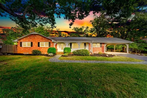 2546 Sharmar Rd, Roanoke, VA 24018