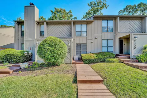 7228 Woods Crossing Dr, Roanoke, VA 24018