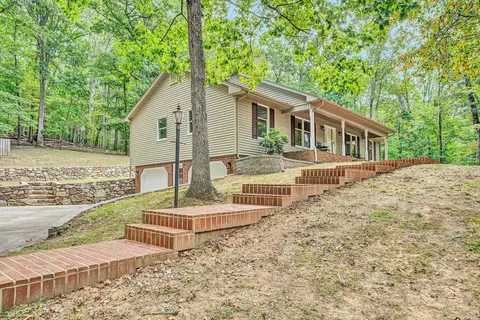 106 Sedgefield Ln, Vinton, VA 24179