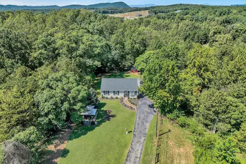 4070 Pitzer Rd, Roanoke, VA 24014