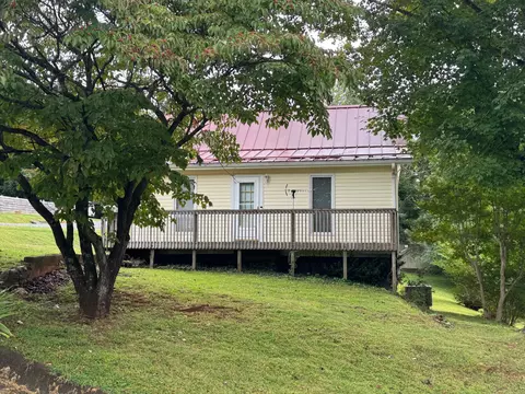 30 Riverview St, Rocky Mount, VA 24151