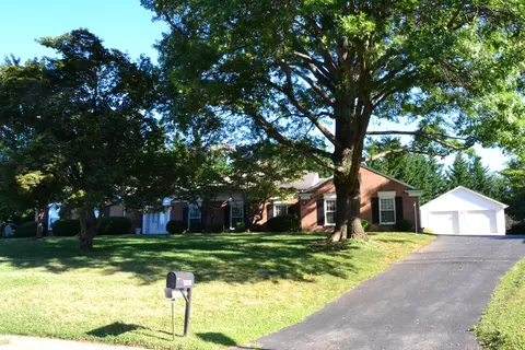 1020 Stonegate Dr, Salem, VA 24153