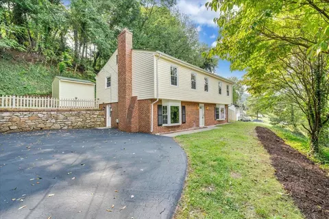 3311 Farmington Dr, Roanoke, VA 24018