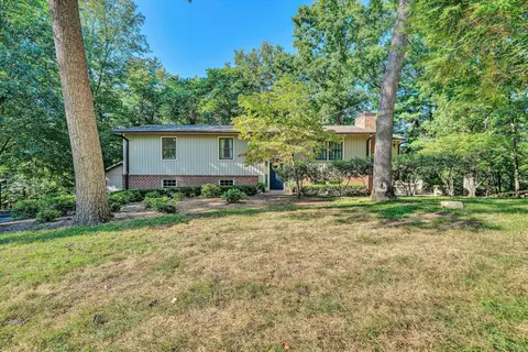 5217 Lipps Rd, Roanoke, VA 24018