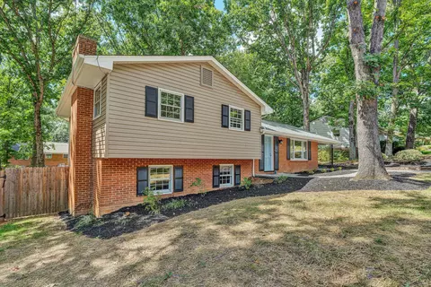 3004 Woodthrush Dr, Roanoke, VA 24018