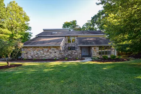 2610 Turnberry Rd, Salem, VA 24153