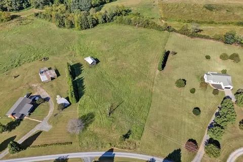 6 Bramlett Rd, Moneta, VA 24121