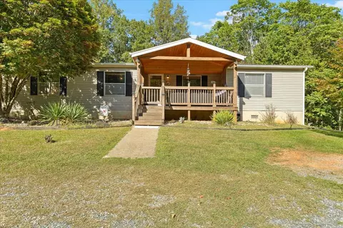 107 Summit Rdg, Blue Ridge, VA 24413