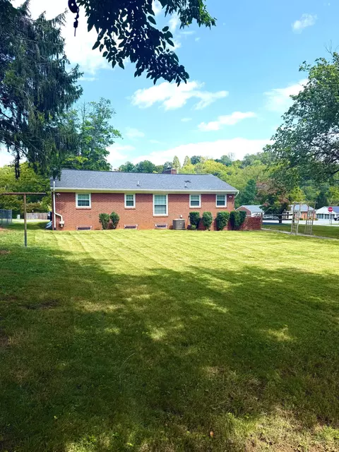 Exterior - 7002 Brookview Dr, Roanoke, VA 24019 photo 5 of 6