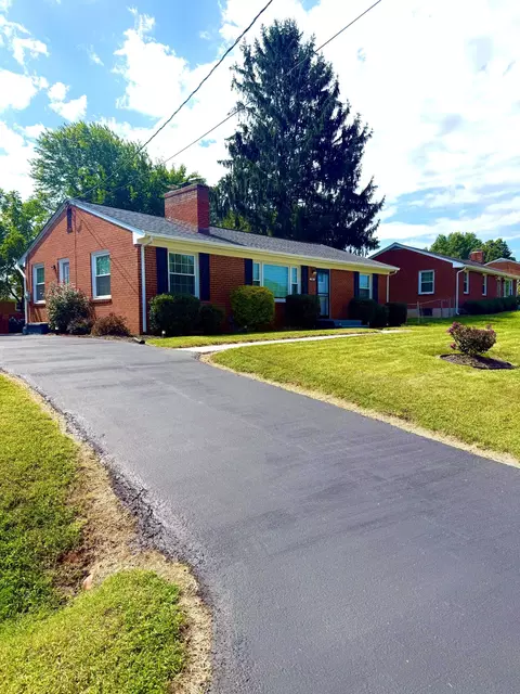 Exterior - 7002 Brookview Dr, Roanoke, VA 24019 photo 3 of 6