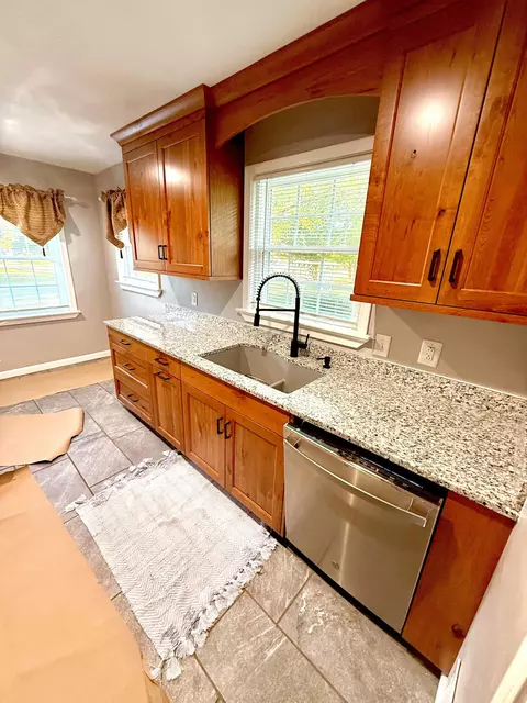 Kitchen - 7002 Brookview Dr, Roanoke, VA 24019 photo 3 of 4