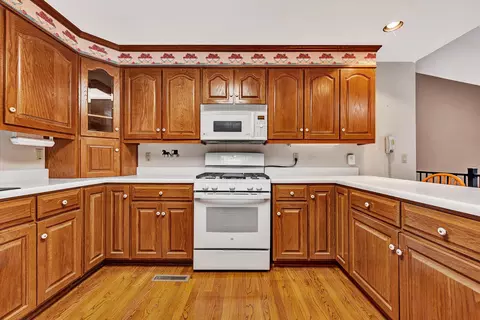 Kitchen - 407 Brookledge Dr, Vinton, VA 24179 photo 5 of 6