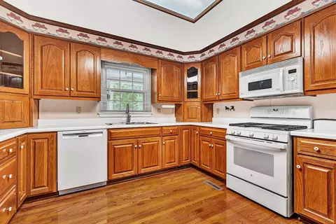 Kitchen - 407 Brookledge Dr, Vinton, VA 24179 photo 2 of 6