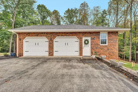 Exterior - 407 Brookledge Dr, Vinton, VA 24179 photo 2 of 22
