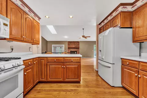 Kitchen - 407 Brookledge Dr, Vinton, VA 24179 photo 4 of 6