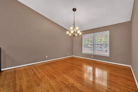 Living - 407 Brookledge Dr, Vinton, VA 24179 photo 4 of 4