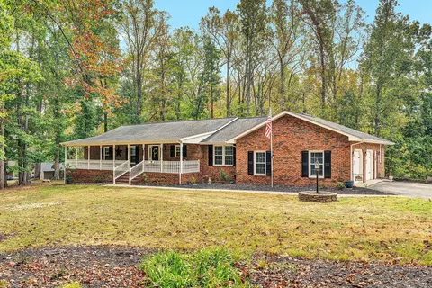 407 Brookledge Dr, Vinton, VA 24179