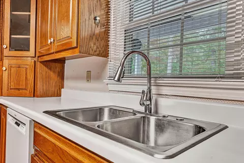Kitchen - 407 Brookledge Dr, Vinton, VA 24179 photo 3 of 6