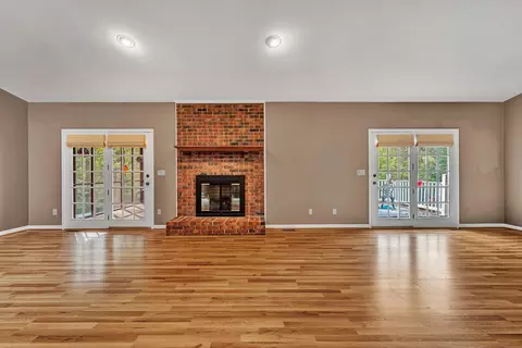 Living - 407 Brookledge Dr, Vinton, VA 24179 photo 3 of 4