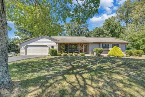 201 Willowood Dr, Vinton, VA 24179
