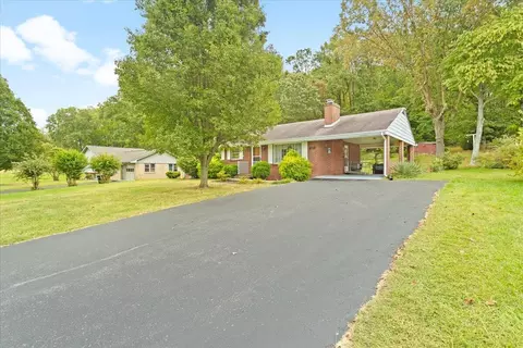 5429 Yale Dr, Salem, VA 24153